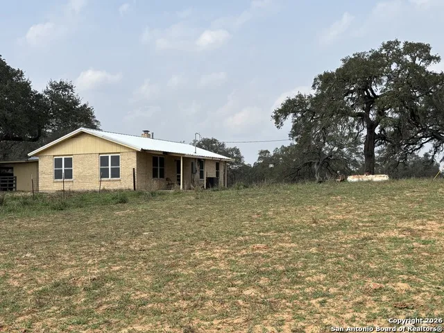 74 N Las Gallinas Pleasanton, TX 78064