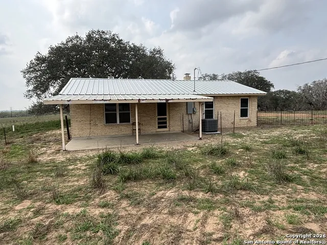 74 N Las Gallinas Pleasanton, TX 78064