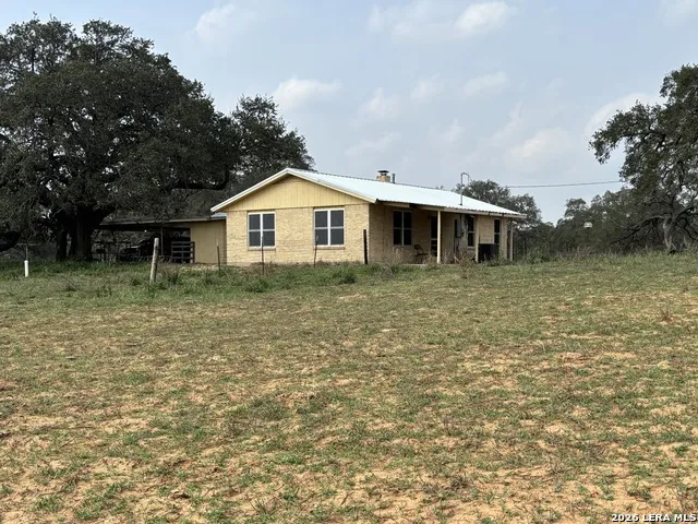 74 N Las Gallinas Pleasanton, TX 78064