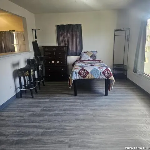 1211 Gladstone Unit A