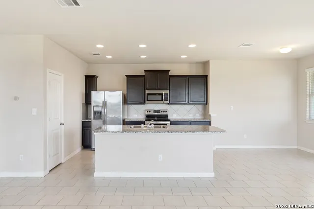 2185 KEYSTONE DR New Braunfels, TX 78130