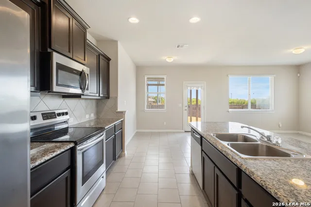 2185 KEYSTONE DR New Braunfels, TX 78130