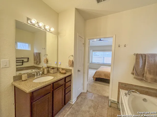 25010 Buttermilk Ln San Antonio, TX 78255