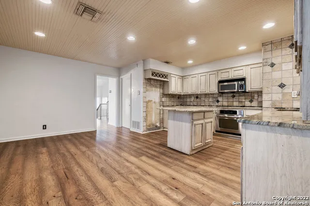 17119 Terra Rosa Helotes, TX 78023