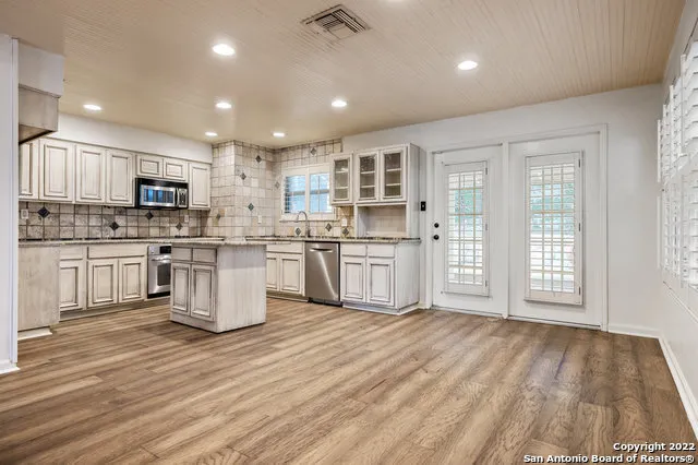 17119 Terra Rosa Helotes, TX 78023