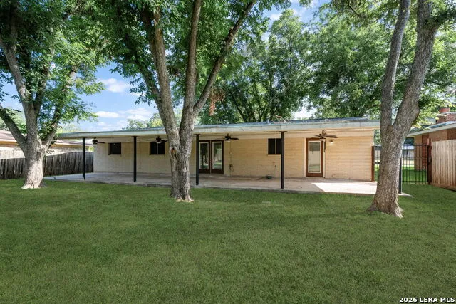 138 Bobolink Dr New Braunfels, TX 78130