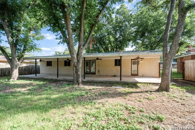 138 Bobolink Dr New Braunfels, TX 78130