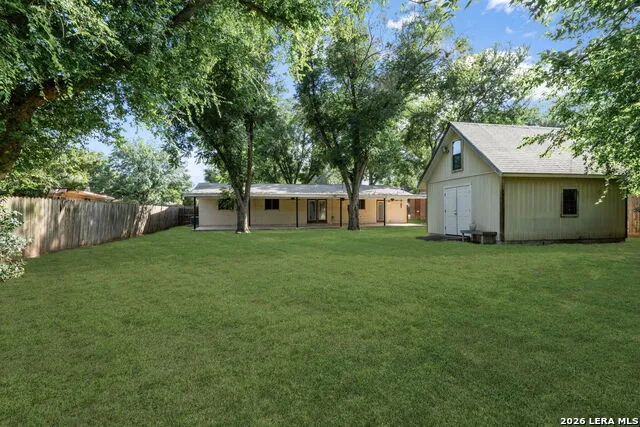 138 Bobolink Dr New Braunfels, TX 78130