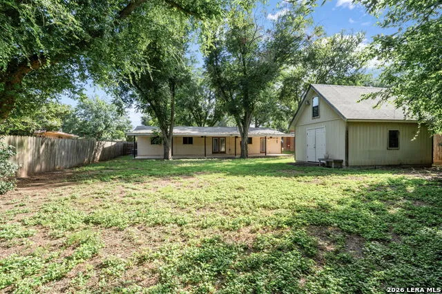 138 Bobolink Dr New Braunfels, TX 78130