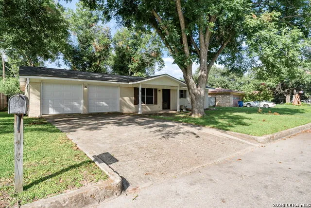 138 Bobolink Dr New Braunfels, TX 78130