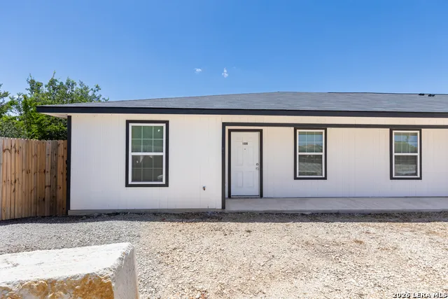 1006 COUNTY ROAD 4516 Castroville, TX 78009