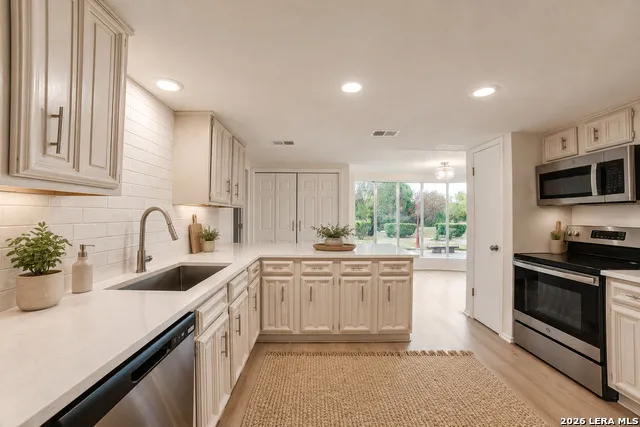 3418 Wimbledon Schertz, TX 78108