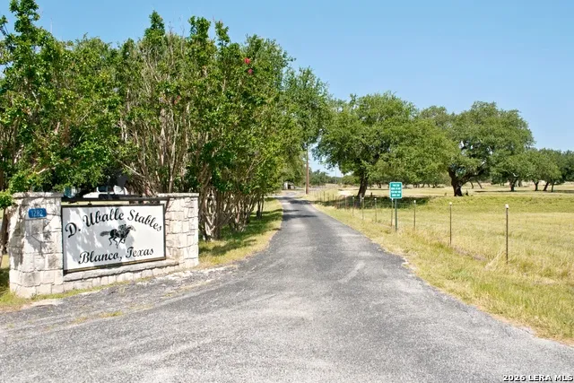 1282 Kendalia Rd Blanco, TX 78606