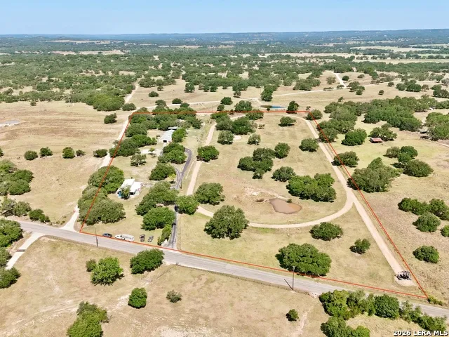 1282 Kendalia Rd Blanco, TX 78606