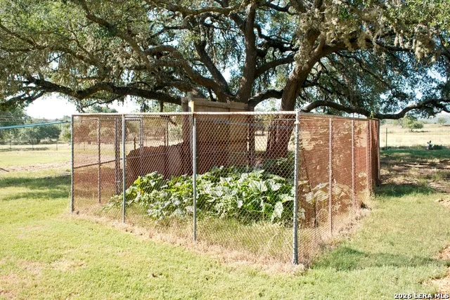 1282 Kendalia Rd Blanco, TX 78606