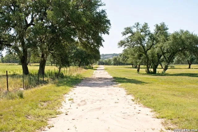 1282 Kendalia Rd Blanco, TX 78606