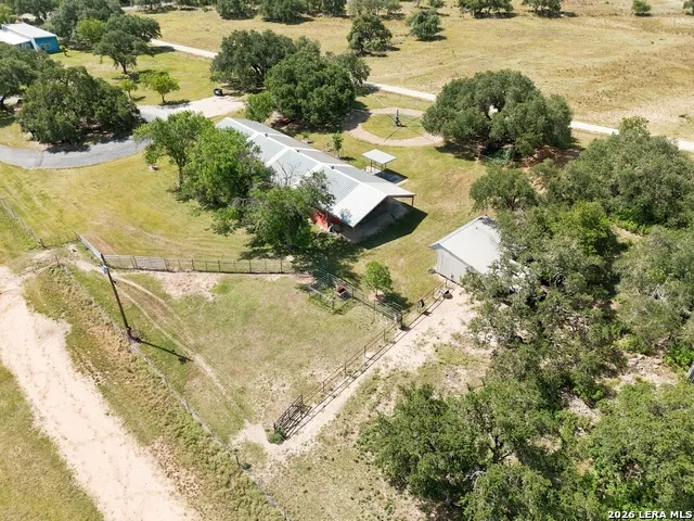 1282 Kendalia Rd Blanco, TX 78606