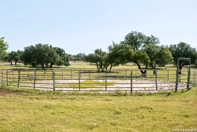 1282 Kendalia Rd Blanco, TX 78606