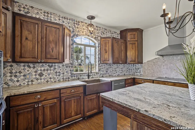 809 County Road 213 McCoy, TX 78113