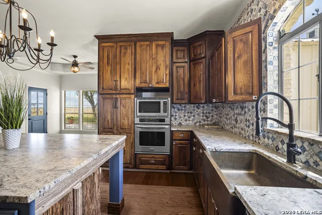 809 County Road 213 McCoy, TX 78113