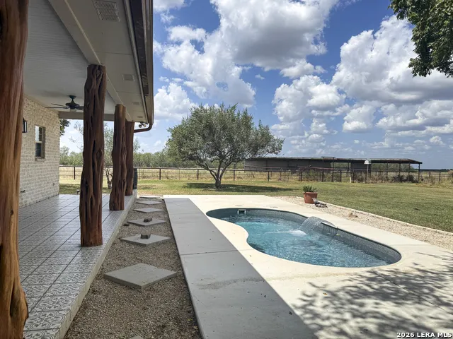 809 County Road 213 McCoy, TX 78113