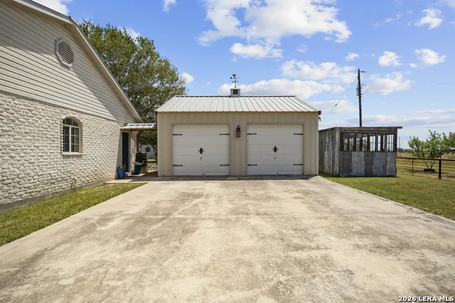 809 County Road 213 McCoy, TX 78113