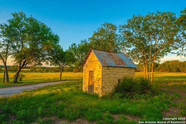 327 Waring Welfare Road Boerne, TX 78006