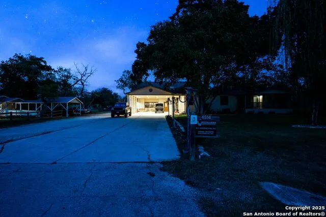 4514 Billy Sames Dr Adkins, TX 78101