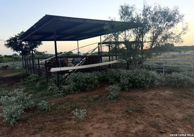 4167 County Road 136 Floresville, TX 78114