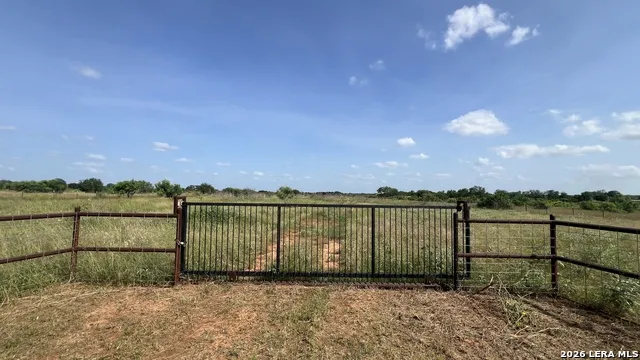 4167 County Road 136 Floresville, TX 78114