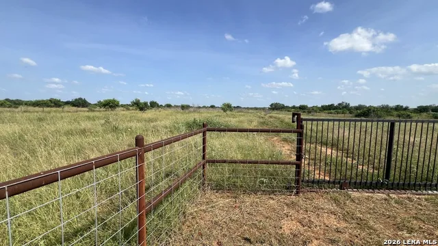 4167 County Road 136 Floresville, TX 78114