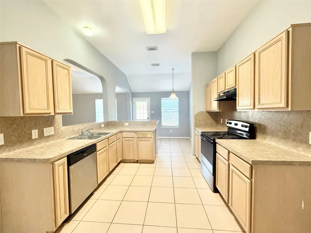 4007 E Teal Estates Circle Fresno, TX 77545