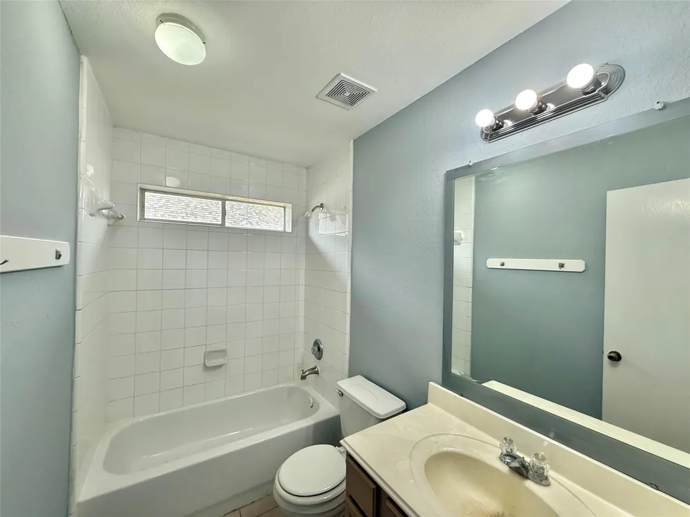 4007 E Teal Estates Circle Fresno, TX 77545