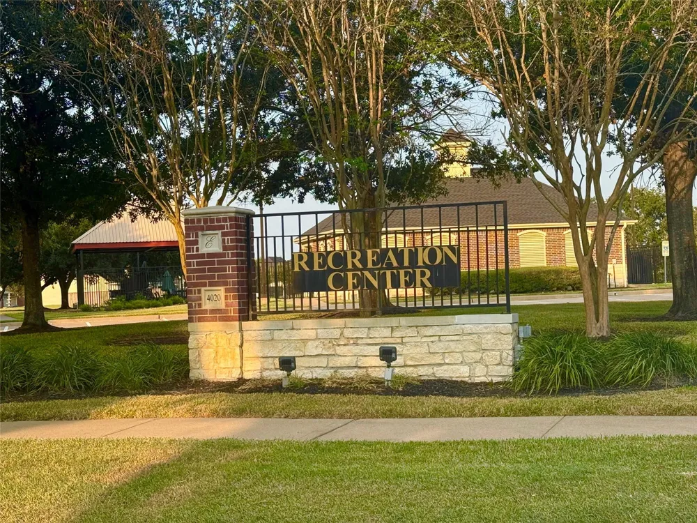4007 E Teal Estates Circle Fresno, TX 77545