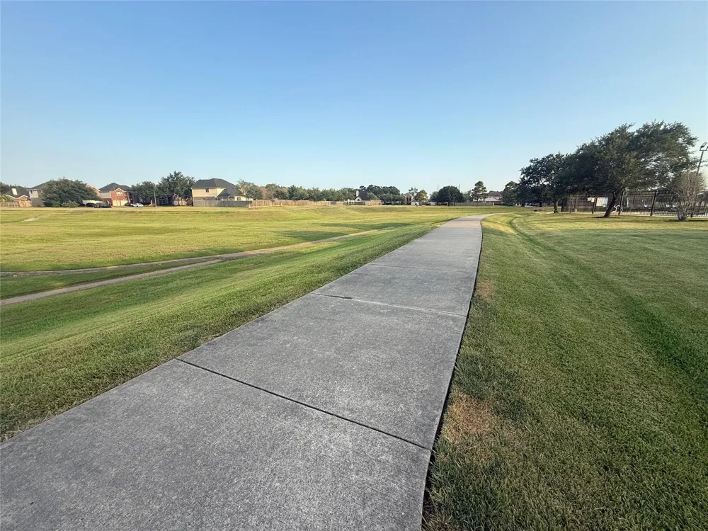 4007 E Teal Estates Circle Fresno, TX 77545