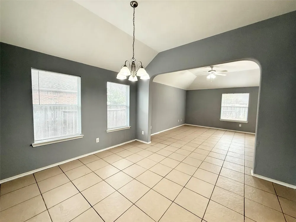 4007 E Teal Estates Circle Fresno, TX 77545
