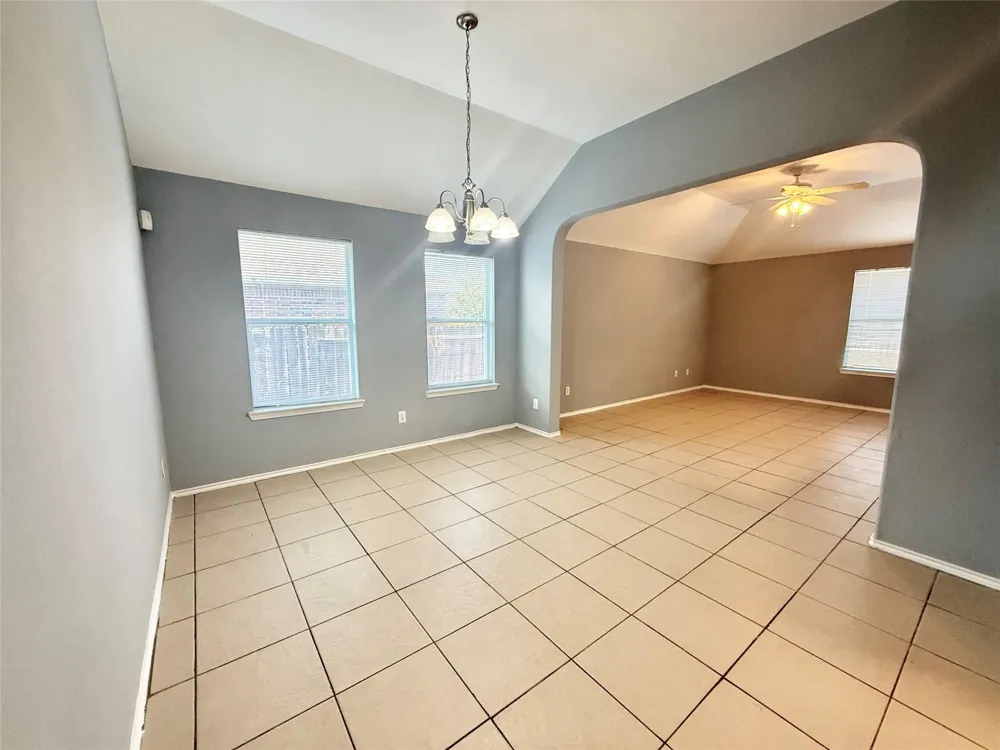 4007 E Teal Estates Circle Fresno, TX 77545