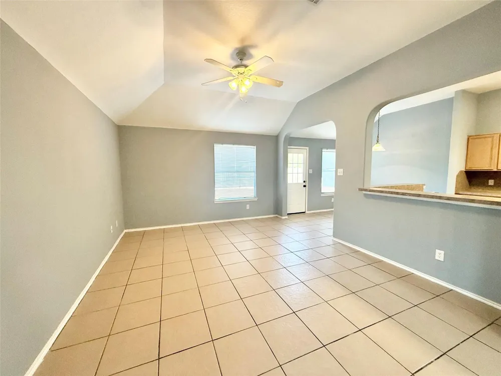 4007 E Teal Estates Circle Fresno, TX 77545