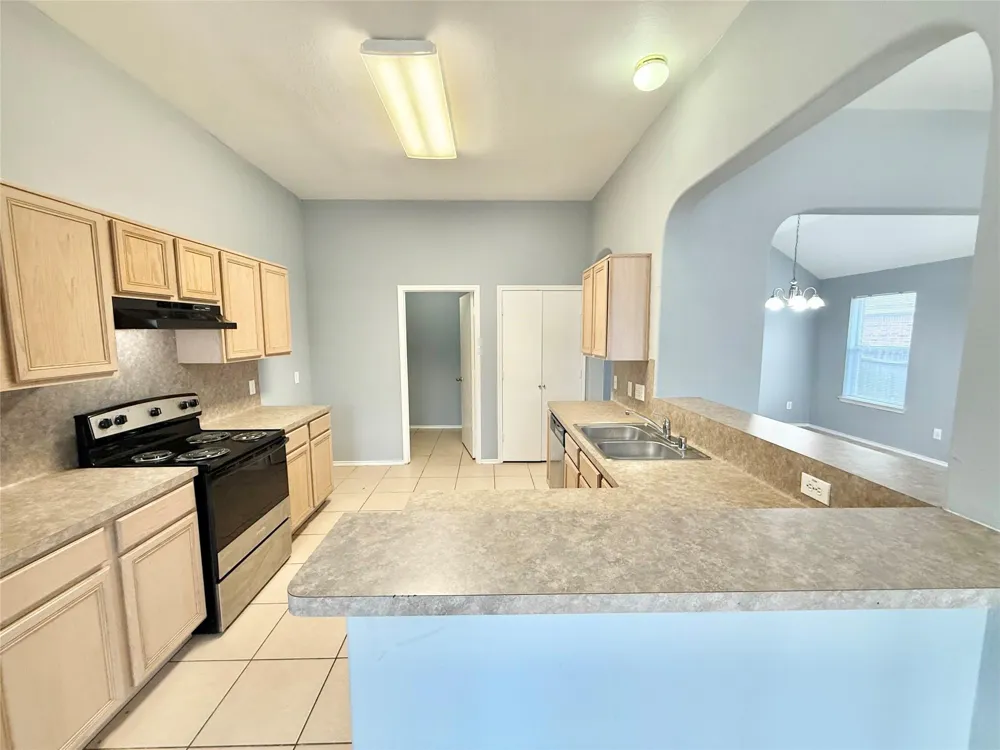 4007 E Teal Estates Circle Fresno, TX 77545