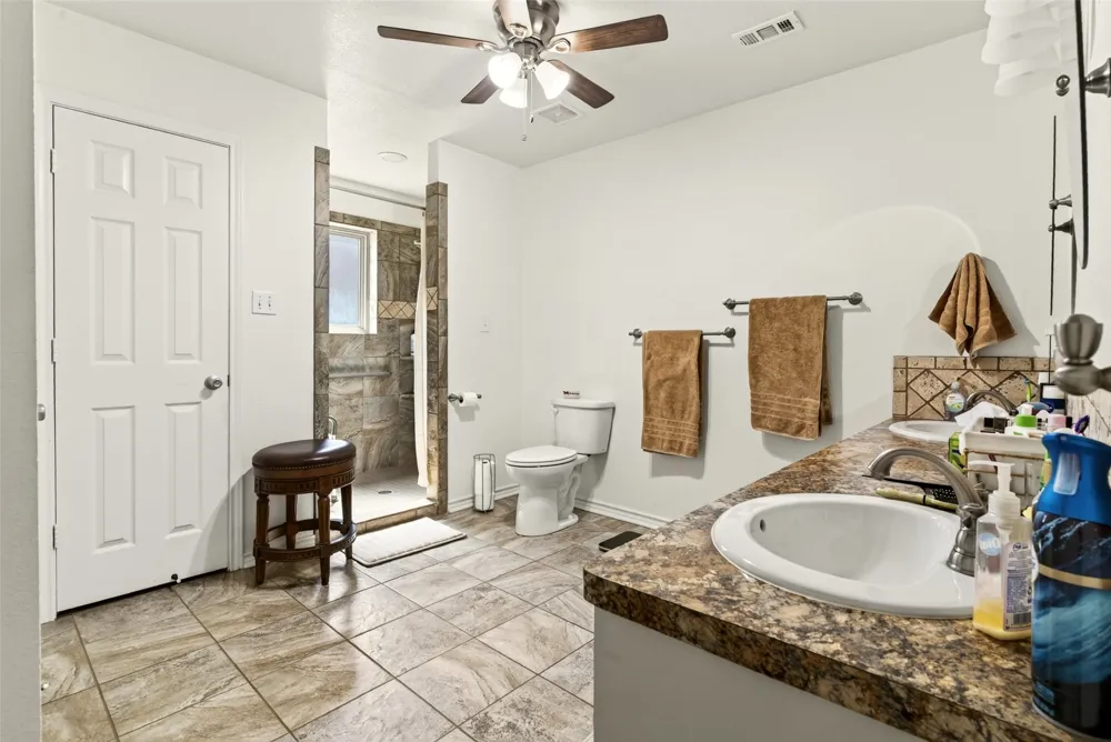 11121 E HWY 84 Gatesville, TX 76528
