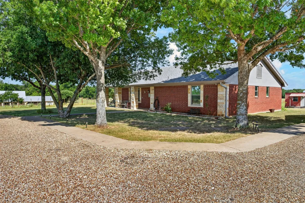 11121 E HWY 84 Gatesville, TX 76528