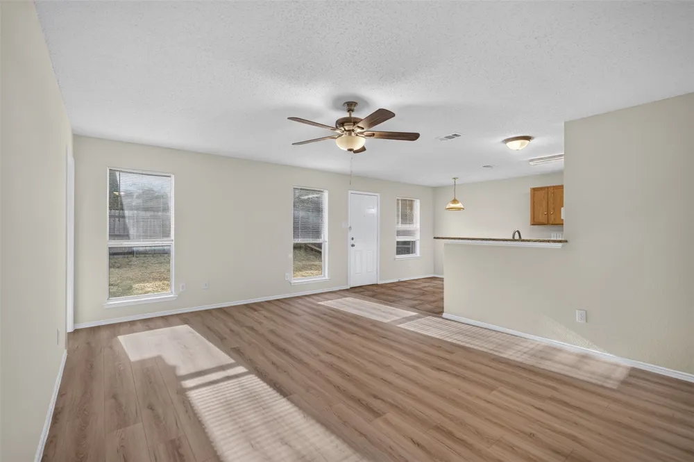 3312 Knoll Trail Balch Springs, TX 75180