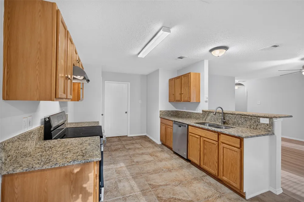 3312 Knoll Trail Balch Springs, TX 75180