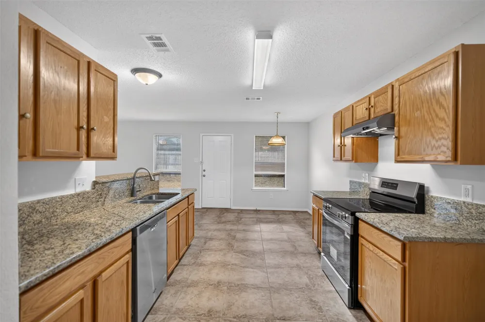3312 Knoll Trail Balch Springs, TX 75180