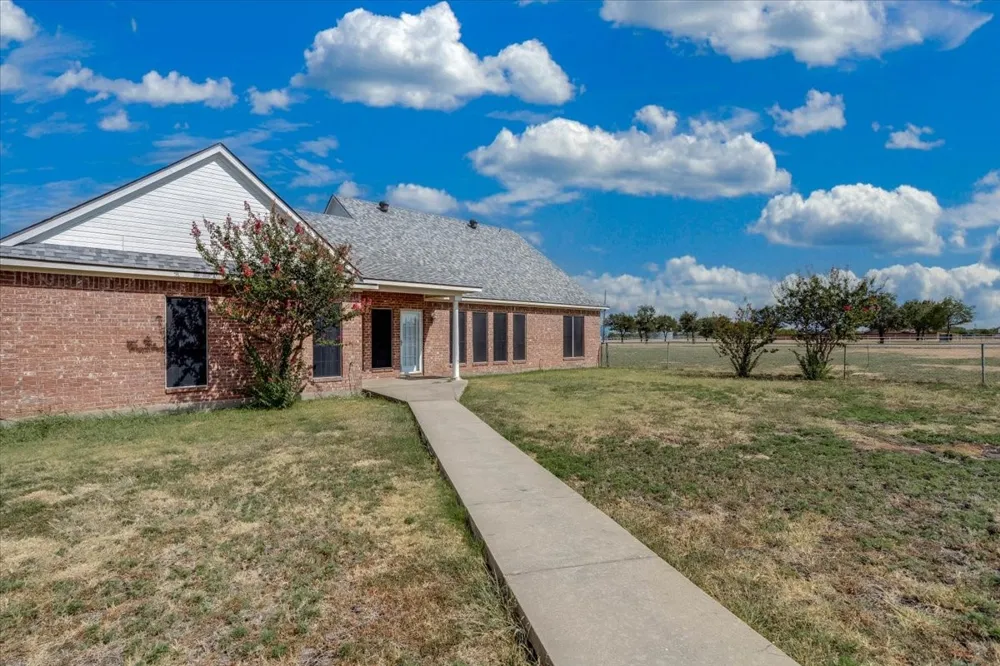1281 FM 151 Trenton, TX 75490