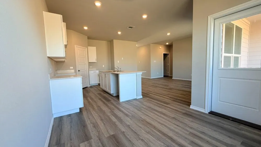 908 PARKVISTA DRIVE Cleburne, TX 76031