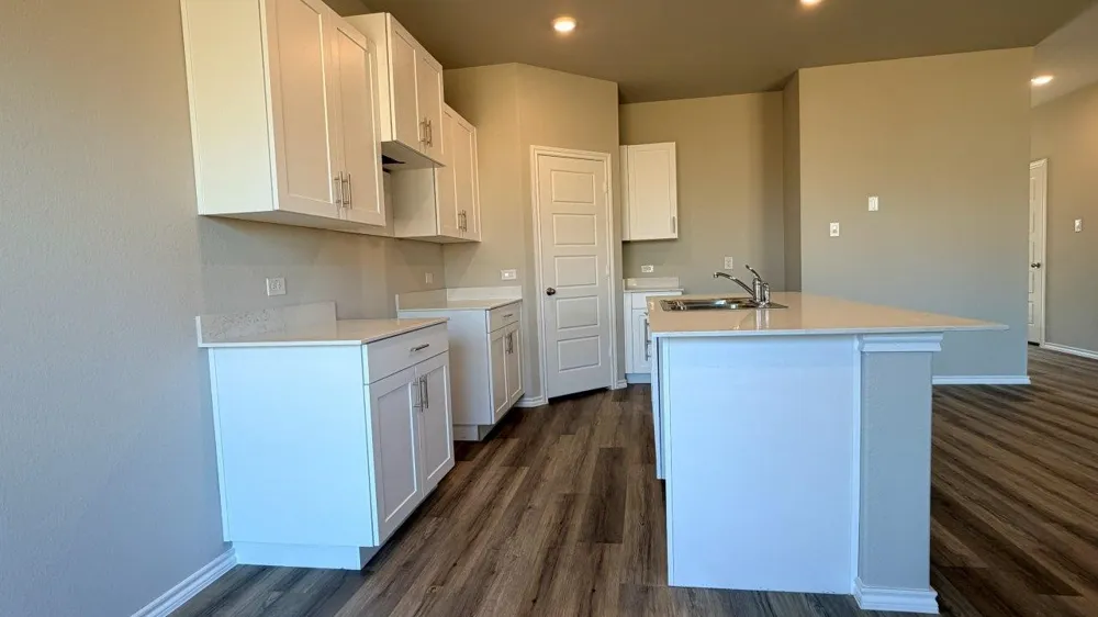 908 PARKVISTA DRIVE Cleburne, TX 76031