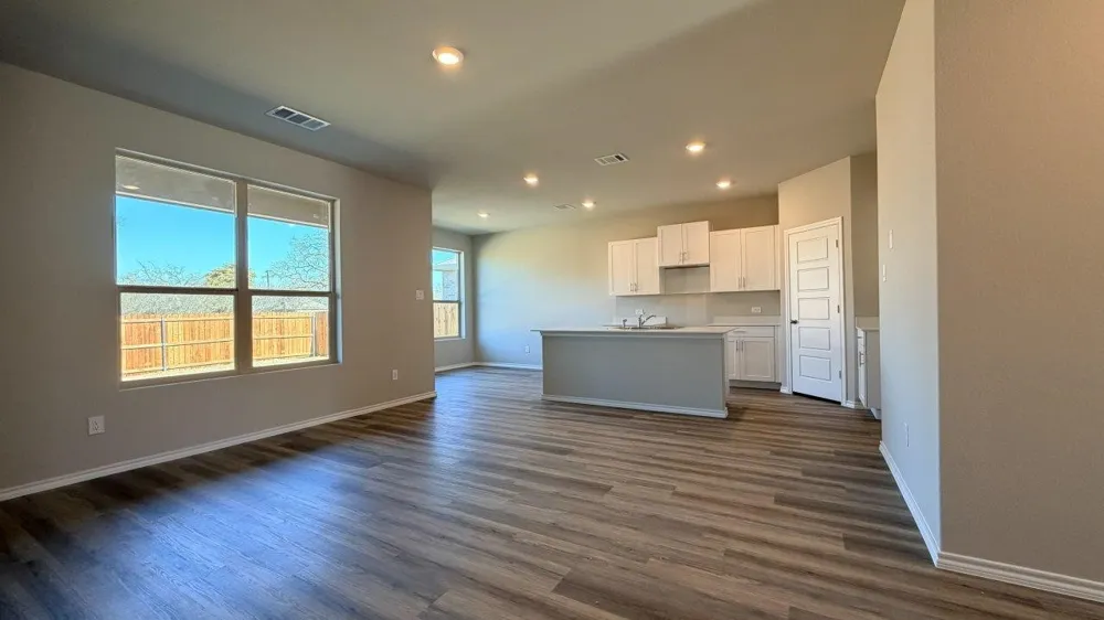 908 PARKVISTA DRIVE Cleburne, TX 76031