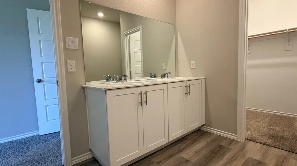 908 PARKVISTA DRIVE Cleburne, TX 76031