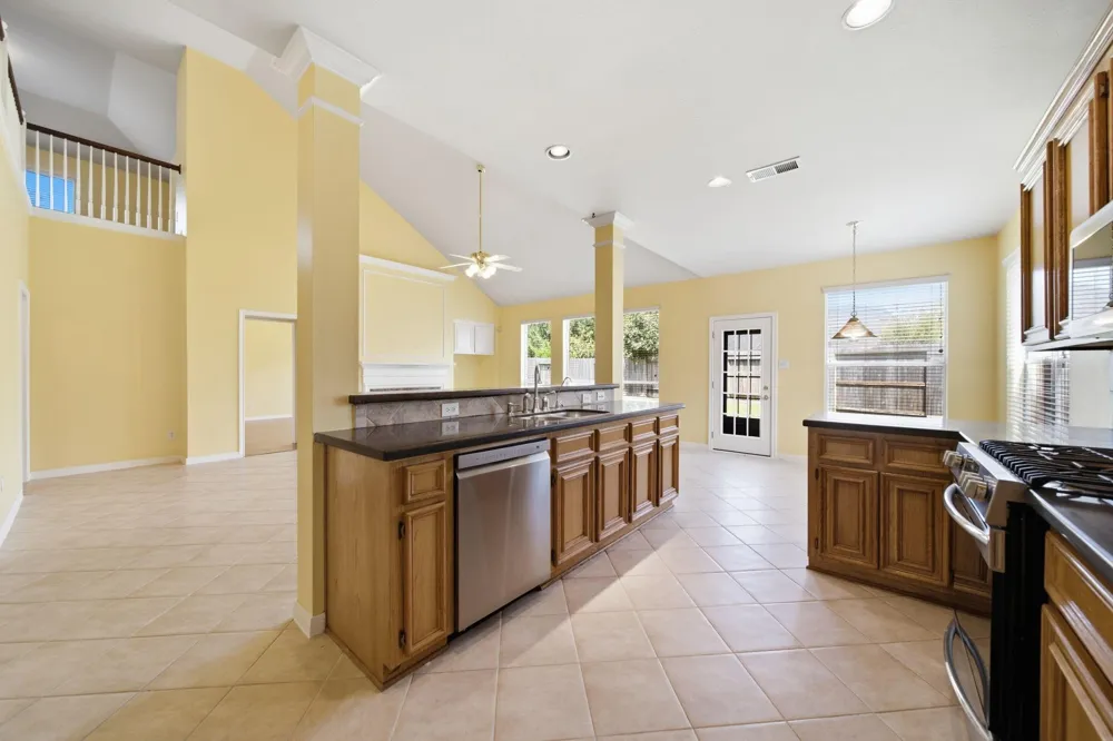 6030 Gablestone Lane Katy, TX 77450